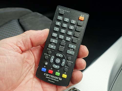 a/tack製インターフェースは純正スイッチで地デジ操作が可能