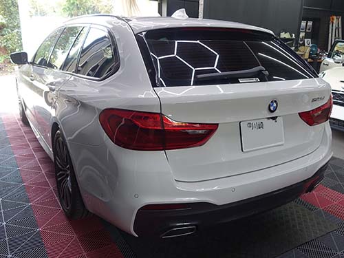 サービスエリアや駅で安心!BMW 5シリーズへヘッドライト完全消灯設定!