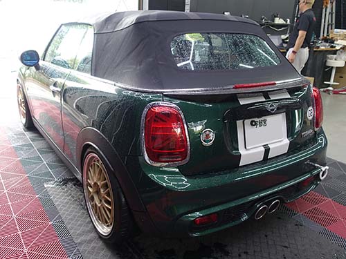 本物志向のカスタム!MINI F57にDuelL AG製カーボン内装パーツ取付け