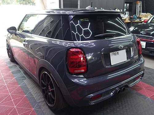 MINI F56 クーパーSに純正ドライビングモード&超小型バックカメラをスマート装着!