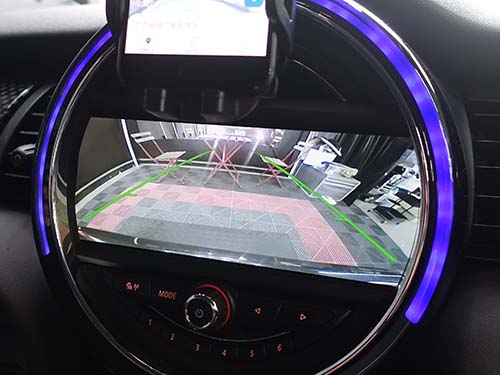 バックカメラ映像表示中の純正ディスプレイ