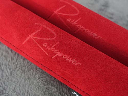 型押し「Raikopower」ロゴ