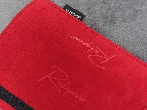 型押し「Raikopower」ロゴ