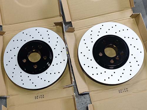 VOING製ドリルド貫通ブレーキディスクローター