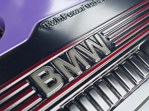 BMW純正エンジンフードカバーのカスタムペイント