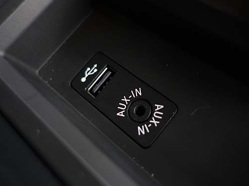 USB専用ソケットをAUX付きソケットに交換