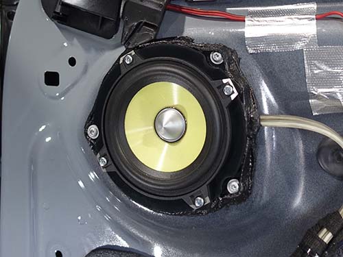FOCAL製ミッドレンジスピーカー装着
