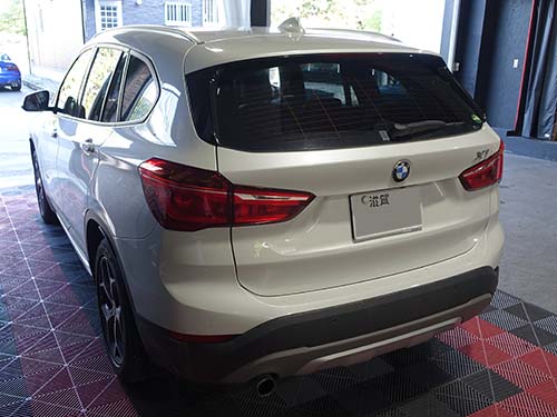 BMW X1 にハーマンカードンツィーターを後付けして音質アップ