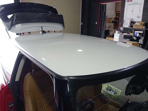 作業前のMINI F56ルーフ全体
