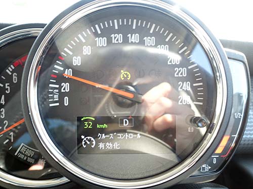 クルーズコントロール作動中のメーター表示