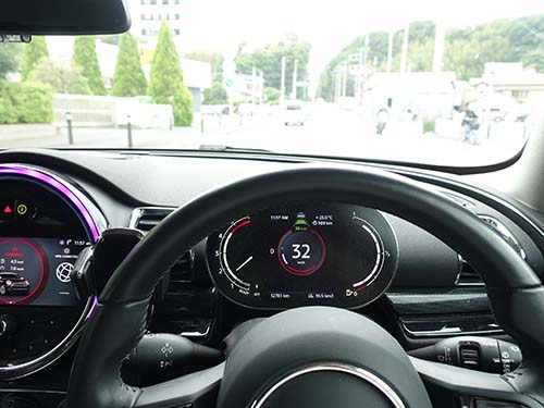 ACCにて前車追従走行