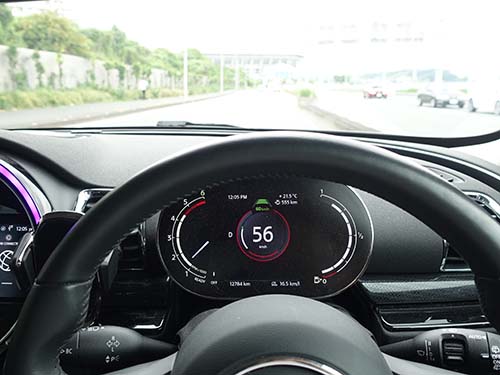 ACCにて前車追従走行