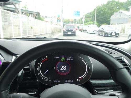 ACCにて前車追従走行
