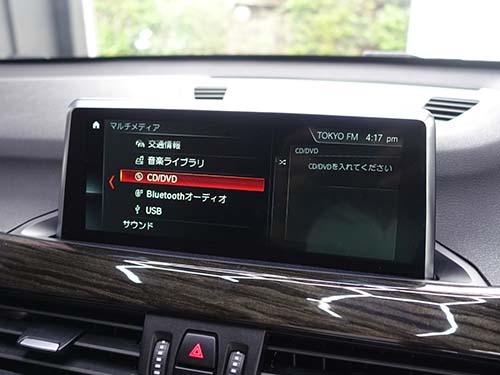 ナビ画面にCD/DVD再生メニューが表示されている画像