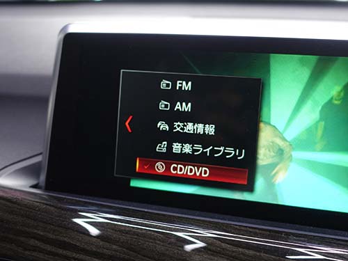 ナビ画面にCD/DVD再生メニューが表示されている画像