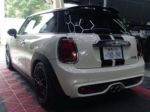 純正のラインを活かしたカスタム!MINI F56にMSKスポイラー取付