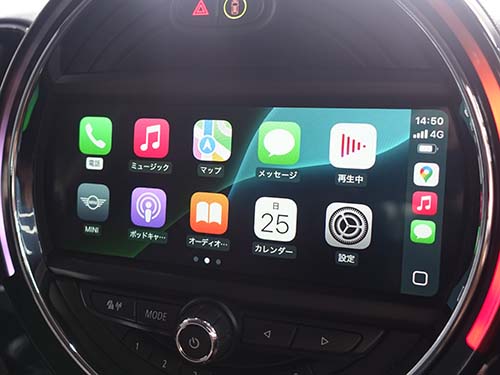 AppleCarPlay表示中の純正モニター