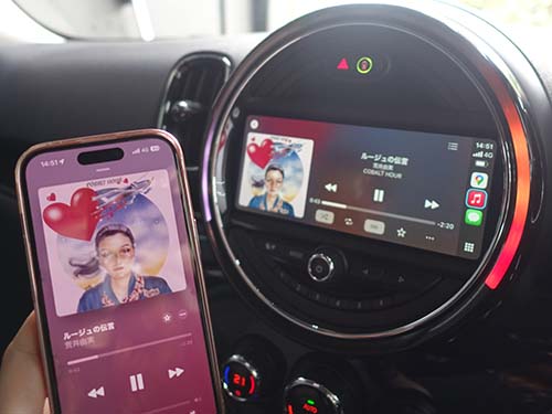 フルスクリーンで表示しているAppleCarPlay