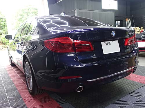 駅送迎や深夜のSAも安心!BMW 5シリーズのヘッドライト自動点灯を回避