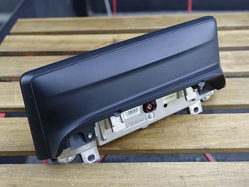 交換用の中古純正モニター