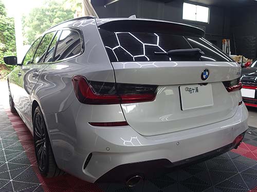 半導体不足でも諦めない!BMW G21に純正ワイヤレスチャージャーを後付