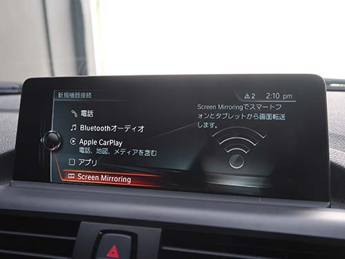 Android端末の画面がiDriveにミラーリングされている様子