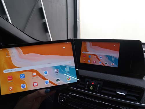 Androidスマートフォンを車両画面にミラーリング