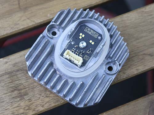 LEDモジュールは新品のBMW純正品へ交換