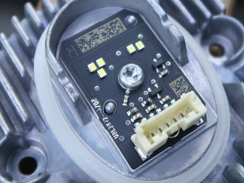 LEDモジュールは新品のBMW純正品へ交換