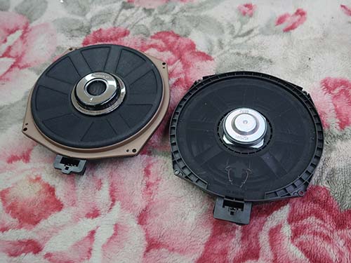 BEWITH製PLUG&PLAY BMWSUB/01と純正サブウーファーの比較
