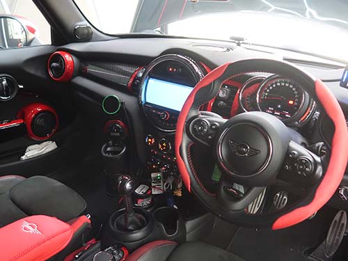 プログラミング中のF56 JCW
