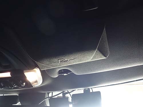 RAIKO VISOR CASE Alcantara Edition装着(サンバイザー部)