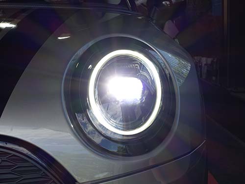 LCIモデルLEDヘッドライト点灯