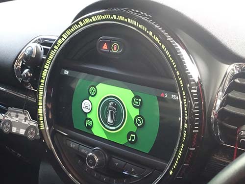 装着後のアンビエントライトが発光しているディスプレイリング