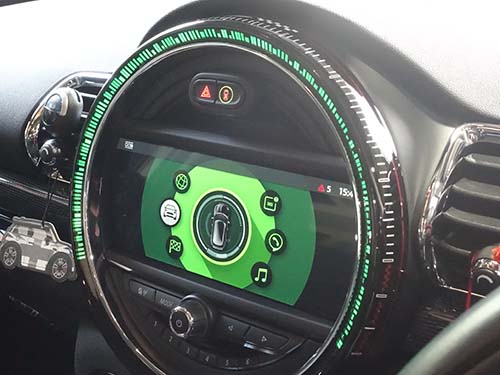 装着後のアンビエントライトが発光しているディスプレイリング