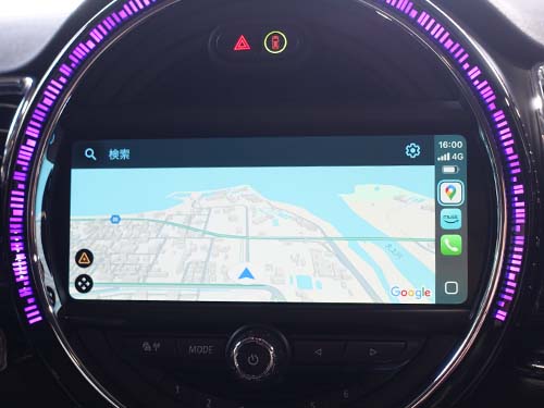 AppleCarPlayがフルスクリーン表示されている画面