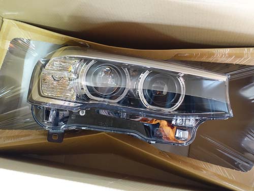 BMW純正の新品ヘッドライトへ交換