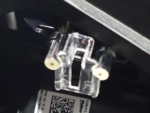 アクリル内部も溶損しているのでリペア作業
