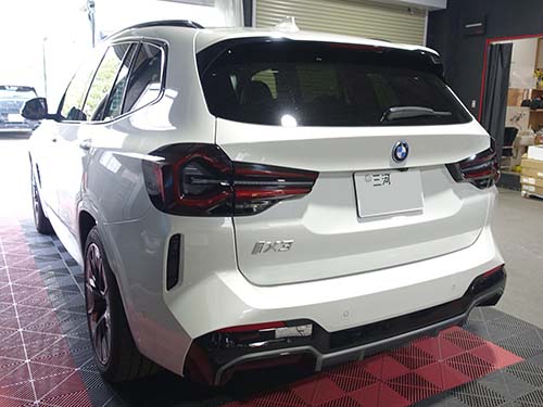 BMW iX3(G08)に後付けセキュリティライト!EV車にも対応可能!