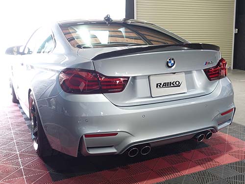 F82 M4をスタイリッシュに進化!LCIブラックラインテールライト装着