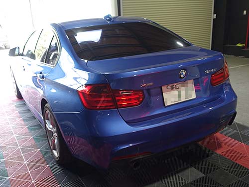 BMW F30の液晶モニター不具合を解消!クラックや気泡もスッキリ改善