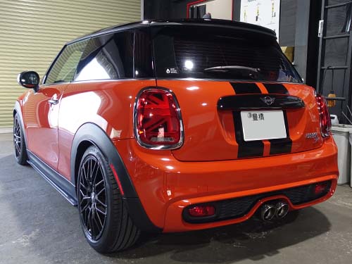 MINI F56に純正風LED点滅アンテナ装着!セキュリティライトプラスでアピール力アップ