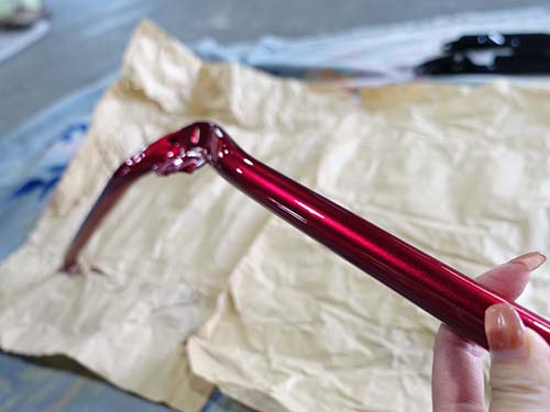 フロントパネルVストラット(MINI純正新品)をキャンディレッドで塗装