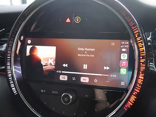 Apple CarPlay フルスクリーン表示