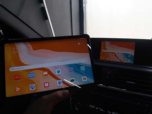 Android端末ミラーリング中のiDrive画面