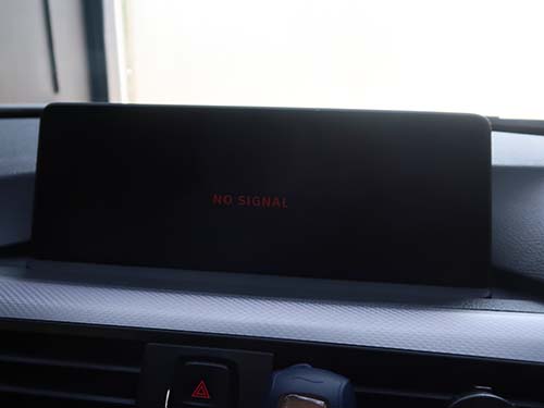 NO SIGNAL → ブラックアウト → 再起動という現象が繰り返されている状態