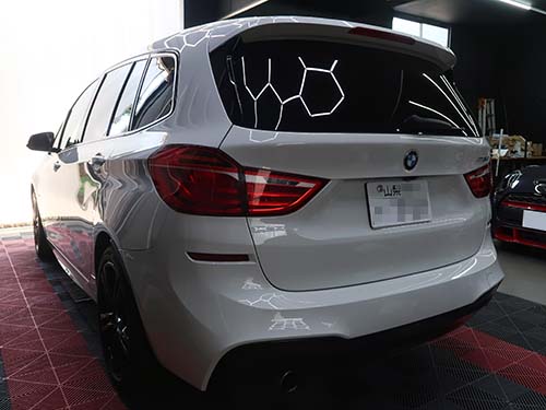 BMW 2シリーズグランツアラー218dに高機能カスタム|パドルシフト・LEDフットライト・セキュリティライト施工事例