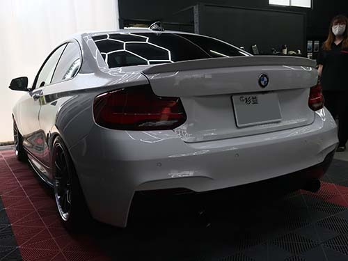 BMW F22前期車両をLCI仕様にアップデート!純正ブラックラインテール取付例