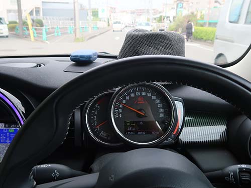 車間距離を自動制御している走行中の様子