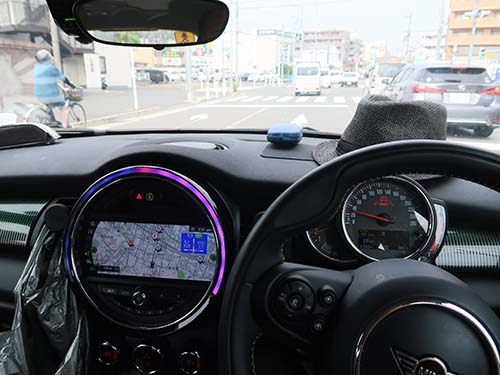 車間距離を自動制御している走行中の様子